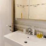 Sunday's Family House/apartment